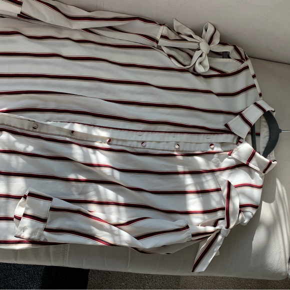 White blouse with red stripes and bowknot great for business casual/smart casual - Picture 5 of 5